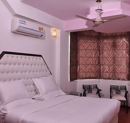 Hotel The Royal Court à Nainital Extérieur photo
