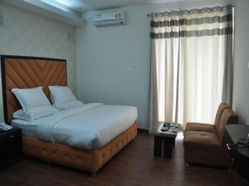Hotel The Royal Court à Nainital Extérieur photo