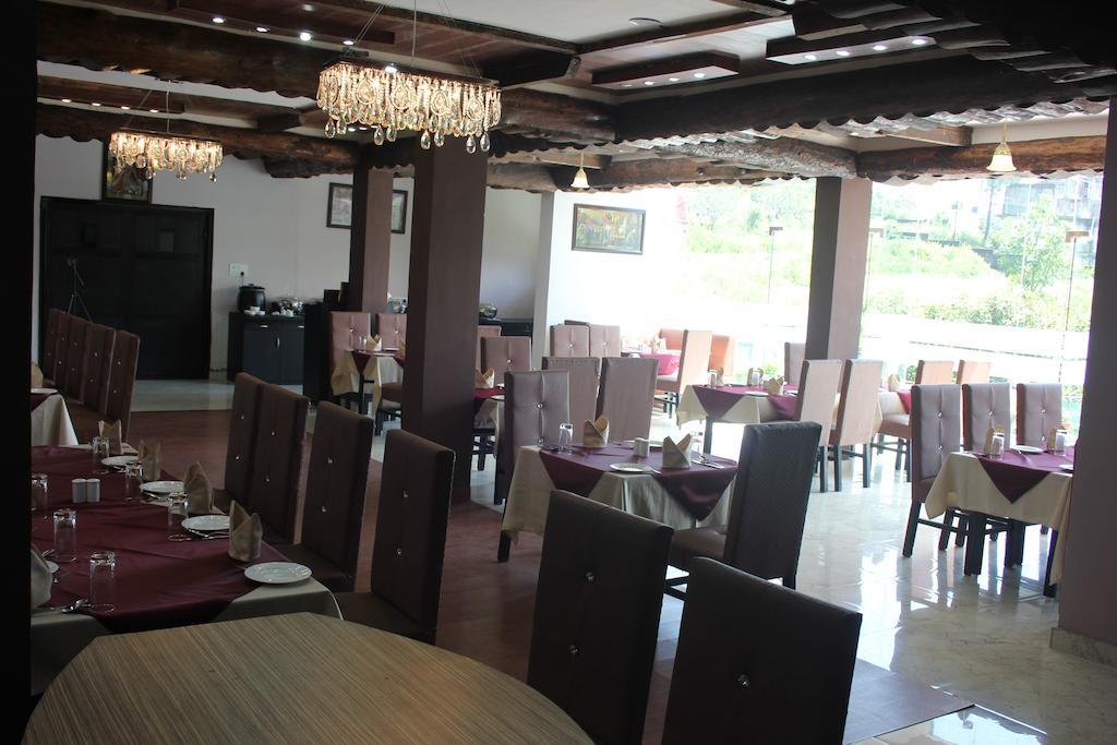 Hotel The Royal Court à Nainital Extérieur photo