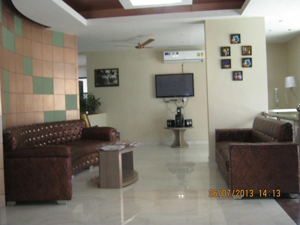 Hotel The Royal Court à Nainital Extérieur photo