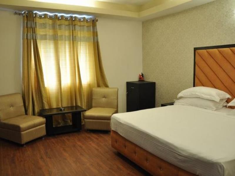Hotel The Royal Court à Nainital Extérieur photo