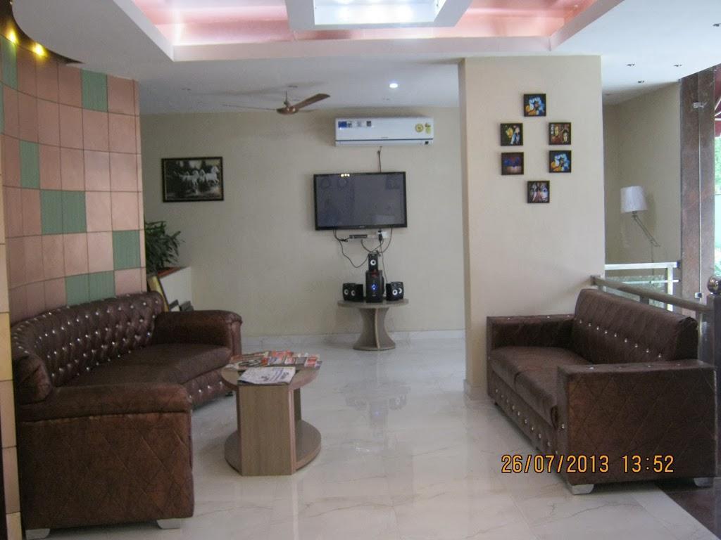 Hotel The Royal Court à Nainital Extérieur photo