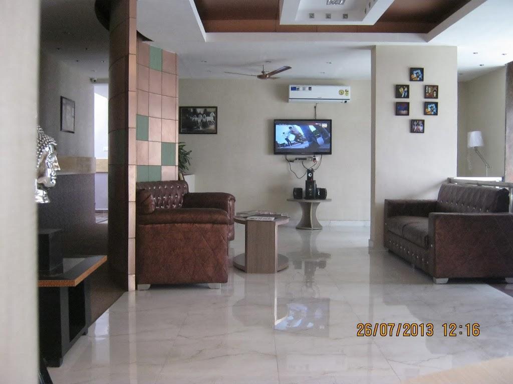 Hotel The Royal Court à Nainital Extérieur photo